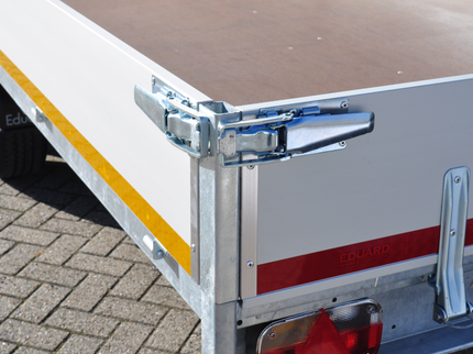 Eduard Geremde Eduard multitransporter - 606x200 cm - 3500 kg bruto laadvermogen - 63 cm laadvloerhoogte - 30 cm borden - inclusief oprijplaten en handlier - tridem asser