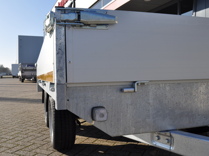 Eduard Geremde Eduard plateauwagen - 330x180 cm - 2000 kg bruto laadvermogen - 63 cm laadvloerhoogte - 30 cm borden