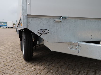 Eduard Geremde Eduard plateauwagen - 330x180 cm - 2500 kg bruto laadvermogen - 72 cm laadvloerhoogte - 30 cm borden