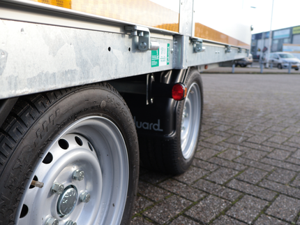 Eduard LED DEAL - Geremde Eduard plateauwagen - 606x200 cm - 2700 kg bruto laadvermogen - uitgevoerd met volledige LED verlichting!