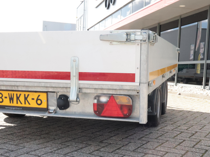 Eduard Occassion geremde Eduard plateauwagen - 310x160 cm - 2000 kg bruto laadvermogen - 56 cm laadvloerhoogte - 30 cm borden - tandemasser
