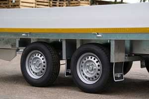 Eduard Ongeremde Eduard plateauwagen - 256x150 cm - 750 kg bruto laadvermogen - 72 cm laadvloerhoogte - 30 cm borden