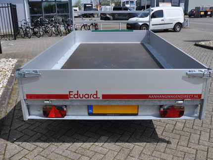 Eduard SHOWROOM MODEL geremde Eduard plateauwagen - 330x180 cm - 2700 kg bruto laadvermogen - 63 cm laadvloerhoogte - inclusief gemonteerde disselkist & voorrek
