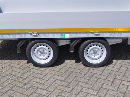 Eduard SHOWROOM MODEL geremde Eduard plateauwagen - 330x180 cm - 2700 kg bruto laadvermogen - 63 cm laadvloerhoogte - inclusief gemonteerde disselkist & voorrek