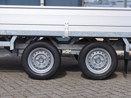 Hulco Geremde Hulco Medax plateauwagen - 335x183 cm - 3000 kg bruto laadvermogen - 30 cm borden