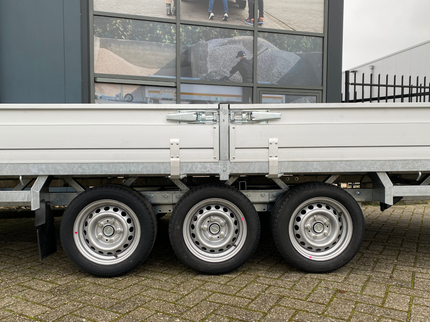 Hulco Geremde Hulco Medax plateauwagen - 502x203 cm - 3500 kg bruto laadvermogen - 30 cm borden - tridemasser