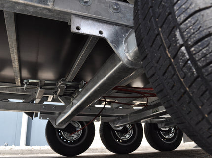 Hulco Geremde Hulco Medax plateauwagen - 502x203 cm - 3500 kg bruto laadvermogen - 30 cm borden - tridemasser