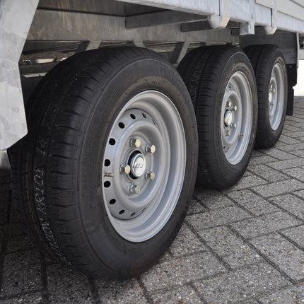 Hulco Geremde Hulco Medax plateauwagen - 611x223 cm - 3500 kg bruto laadvermogen - 30 cm borden
