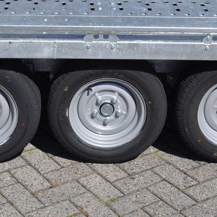 Kargotrail Compleet 12 inch wiel - 195/60R12C band + velg - mercedes steek: 5x112 - 900 kg - 67 mm naafdiameter