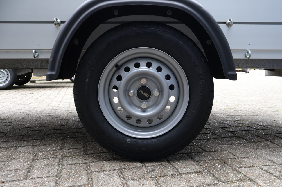 Kargotrail Compleet wiel 155R13 band + velg opel steek 4x100 - draagvermogen 500 kg - 57 mm naafdiameter