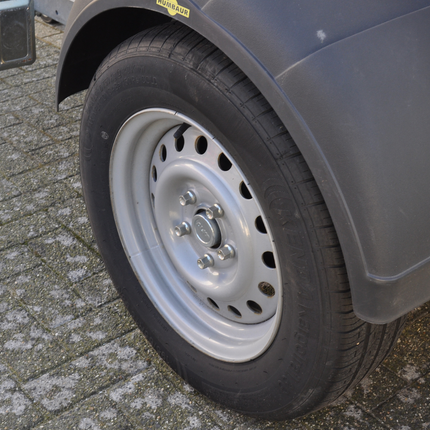Kargotrail Compleet wiel 195/65R15 band + velg - steek 5x112 - 690kg draagvermogen -  naafdiameter 67 mm