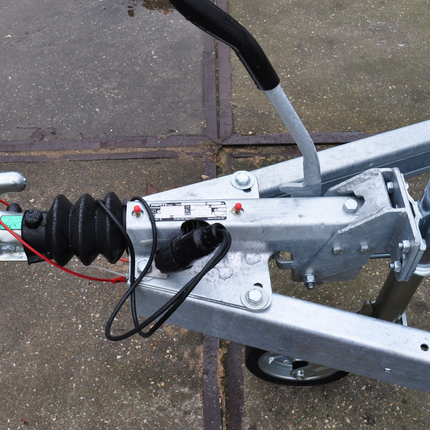 Knott Knott oplooprem aanhanger - KF20 - maximaal trekvermogen: 2000 kg - incl. neuswielconsole - V-dissel aansluiting