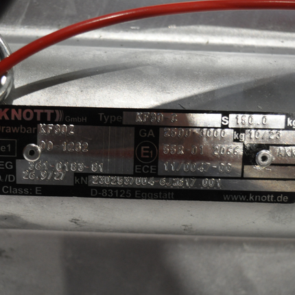 Knott Knott oplooprem aanhanger - KF30 type C - maximaal trekvermogen: 3000kg - V-dissel aansluiting - incl. neuswielconsole