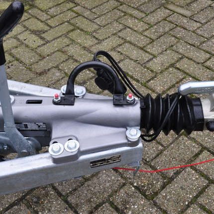 Knott Knott oplooprem aanhanger - KFG35 - maximaal trekvermogen: 3500 kg - V-dissel met console voor neuswiel