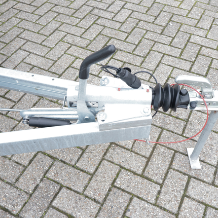 Knott Knott oplooprem aanhanger - KFL14 - maximaal trekvermogen: 1400 kg - V-dissel aansluiting