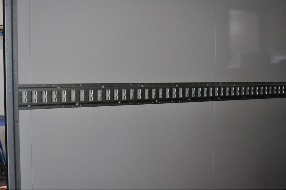 Novio Rails voor ladingzekering  2,5 mm dikte -150 & 250 cm